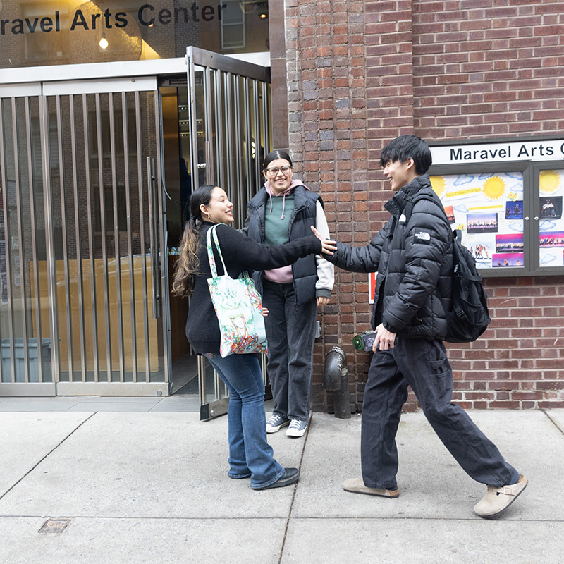 entering-maravel-sidewalk
